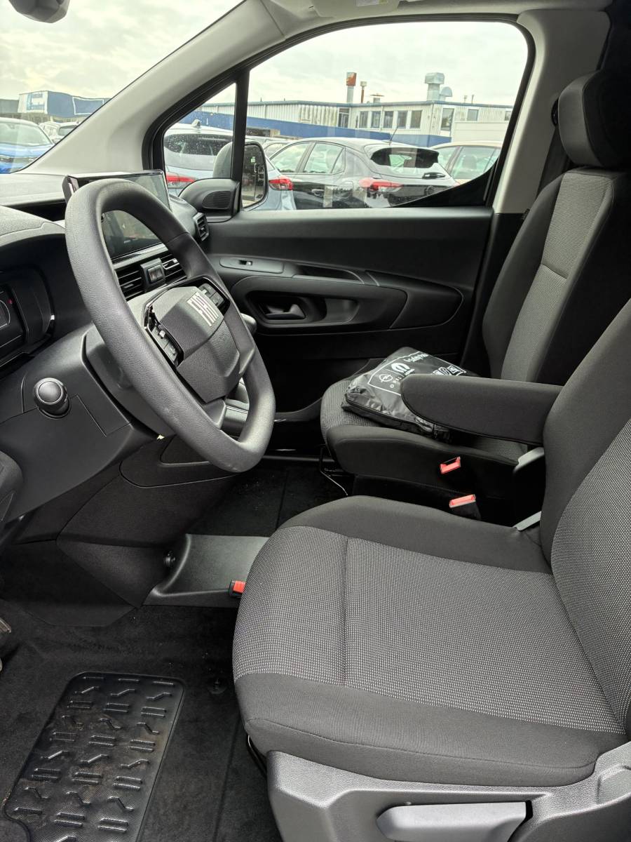Fiat Doblò Fiat Doblò 1.5D 100pk L1 650kg | NIEUW Direct Leverbaar | Airconditioning | Cruise control | Camera | Laadruimte Betimmering | Navigatie via Apple Carplay/Android Auto