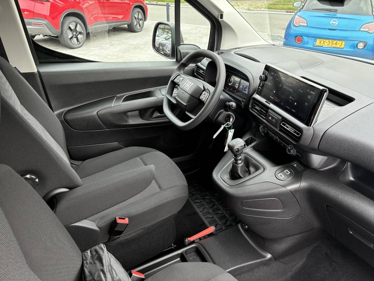 Fiat Doblò Fiat Doblò 1.5D 100pk L1 650kg | NIEUW Direct Leverbaar | Airconditioning | Cruise control | Camera | Laadruimte Betimmering | Navigatie via Apple Carplay/Android Auto