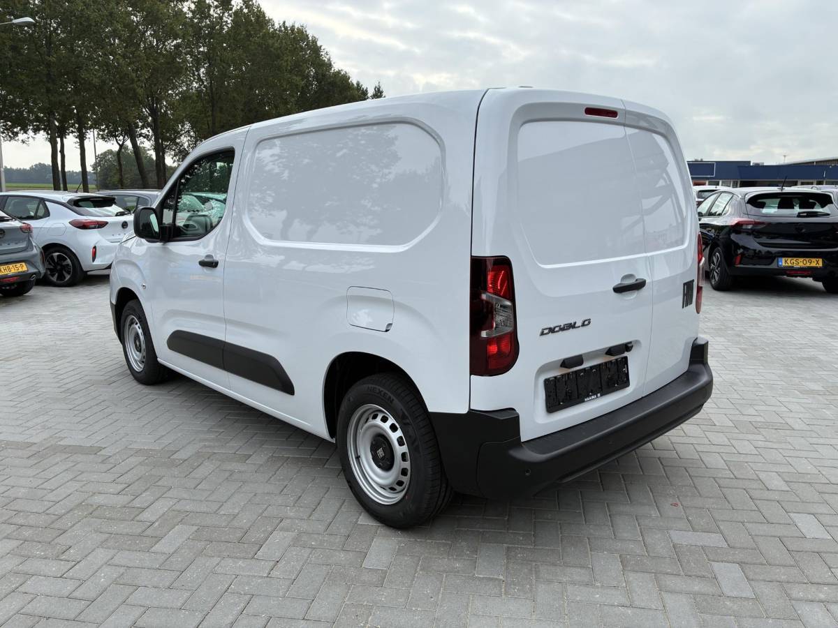 Fiat Doblò Fiat Doblò 1.5D 100pk L1 650kg | NIEUW Direct Leverbaar | Airconditioning | Cruise control | Camera | Laadruimte Betimmering | Navigatie via Apple Carplay/Android Auto