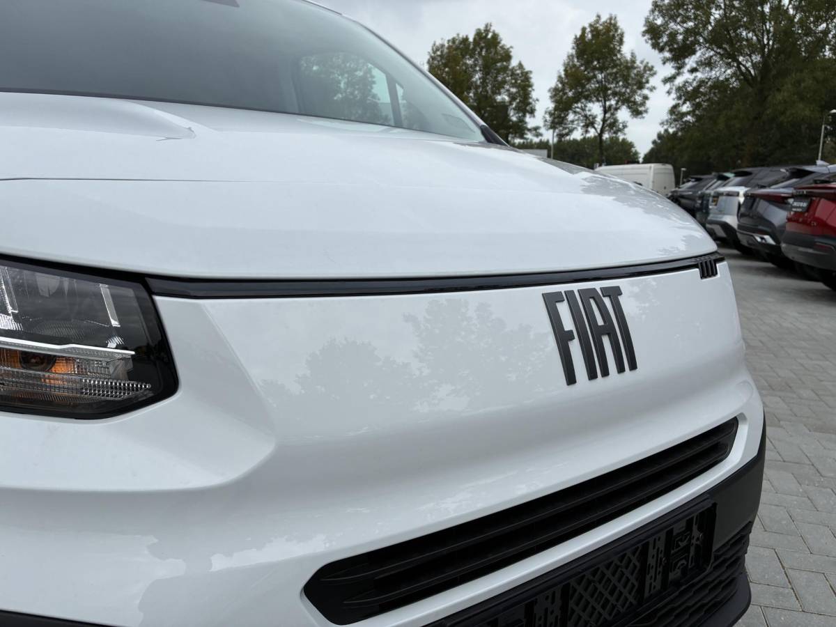 Fiat Doblò Fiat Doblò 1.5D 100pk L1 650kg | NIEUW Direct Leverbaar | Airconditioning | Cruise control | Camera | Laadruimte Betimmering | Navigatie via Apple Carplay/Android Auto