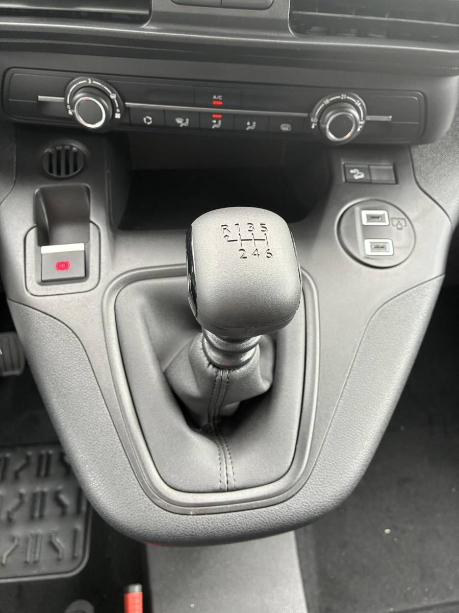 Fiat Doblò Fiat Doblò 1.5D 100pk L1 650kg | NIEUW Direct Leverbaar | Airconditioning | Cruise control | Camera | Laadruimte Betimmering | Navigatie via Apple Carplay/Android Auto
