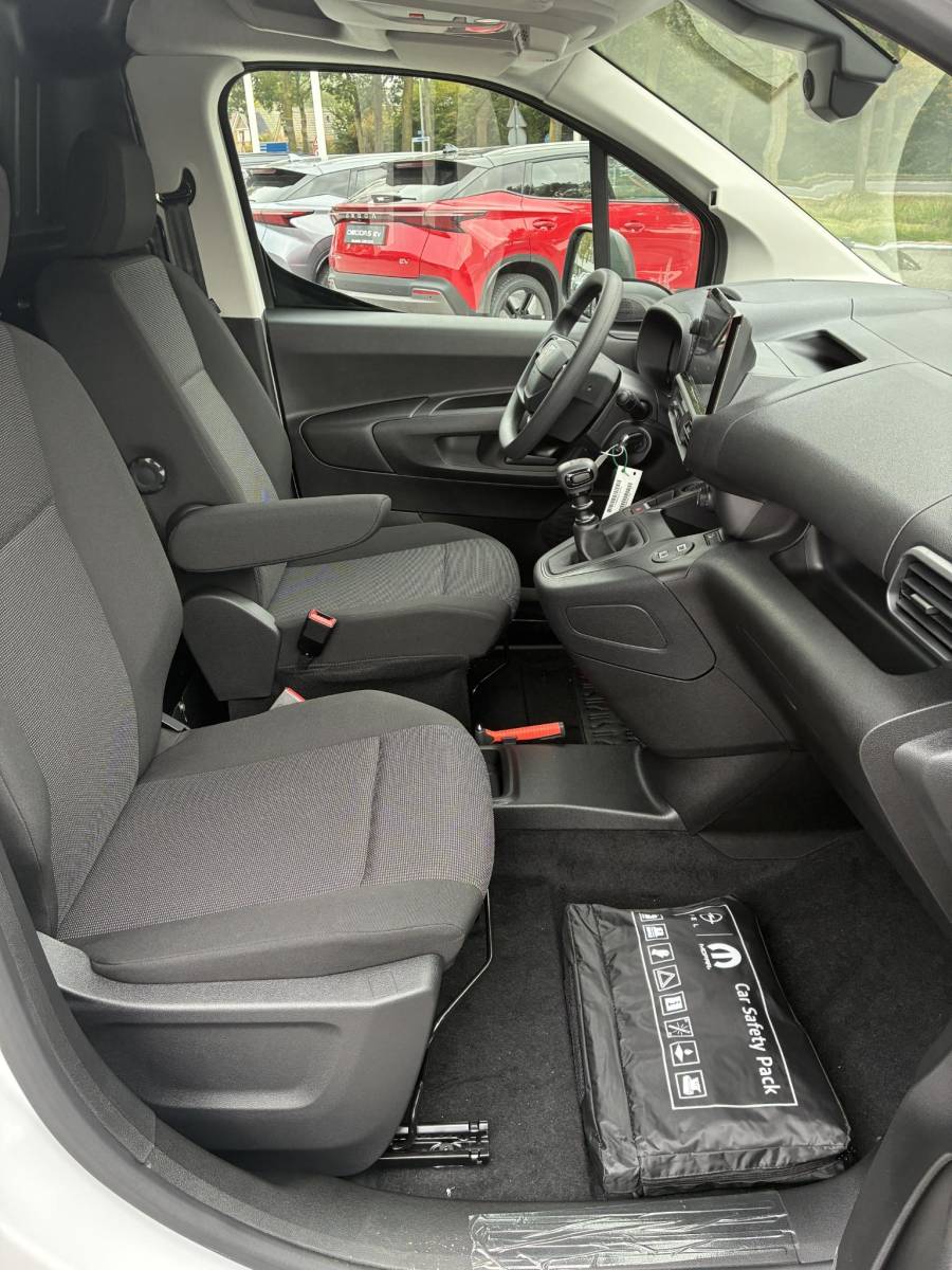 Fiat Doblò Fiat Doblò 1.5D 100pk L1 650kg | NIEUW Direct Leverbaar | Airconditioning | Cruise control | Camera | Laadruimte Betimmering | Navigatie via Apple Carplay/Android Auto
