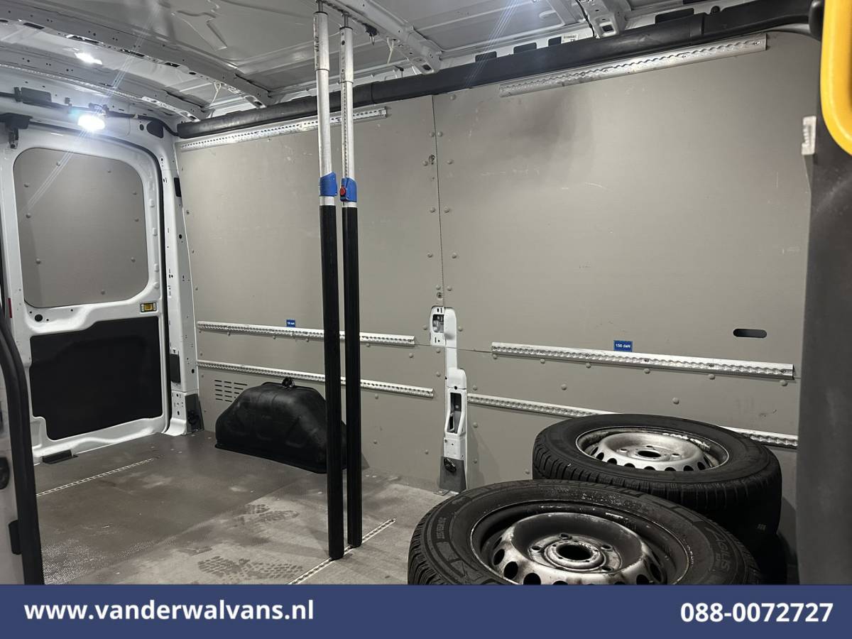 Ford Transit Ford Transit 2.0 TDCI 130pk L3H2 Euro6 Airco | Camera | Navigatie | Cruisecontrol | Stoelverwaming Verwarmde voorruit, Elektrisch verstelbare bestuurdersstoel, Parkeersensoren, Bijrijdersbank