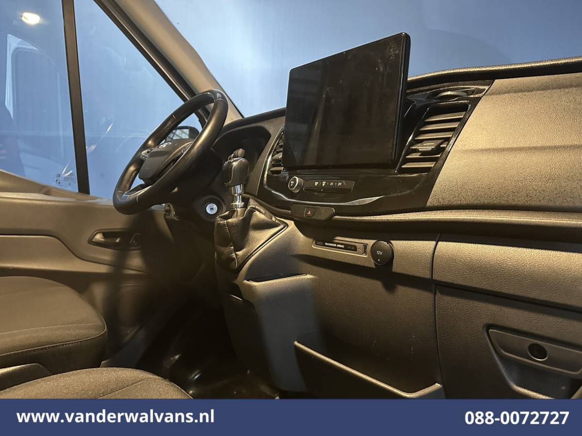 Ford Transit Ford Transit 2.0 TDCI 130pk L3H2 Euro6 Airco | Camera | Navigatie | Cruisecontrol | Stoelverwaming Verwarmde voorruit, Elektrisch verstelbare bestuurdersstoel, Parkeersensoren, Bijrijdersbank