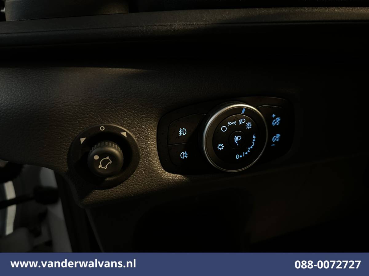 Ford Transit Ford Transit 2.0 TDCI 130pk L3H2 Euro6 Airco | Camera | Navigatie | Cruisecontrol | Stoelverwaming Verwarmde voorruit, Elektrisch verstelbare bestuurdersstoel, Parkeersensoren, Bijrijdersbank