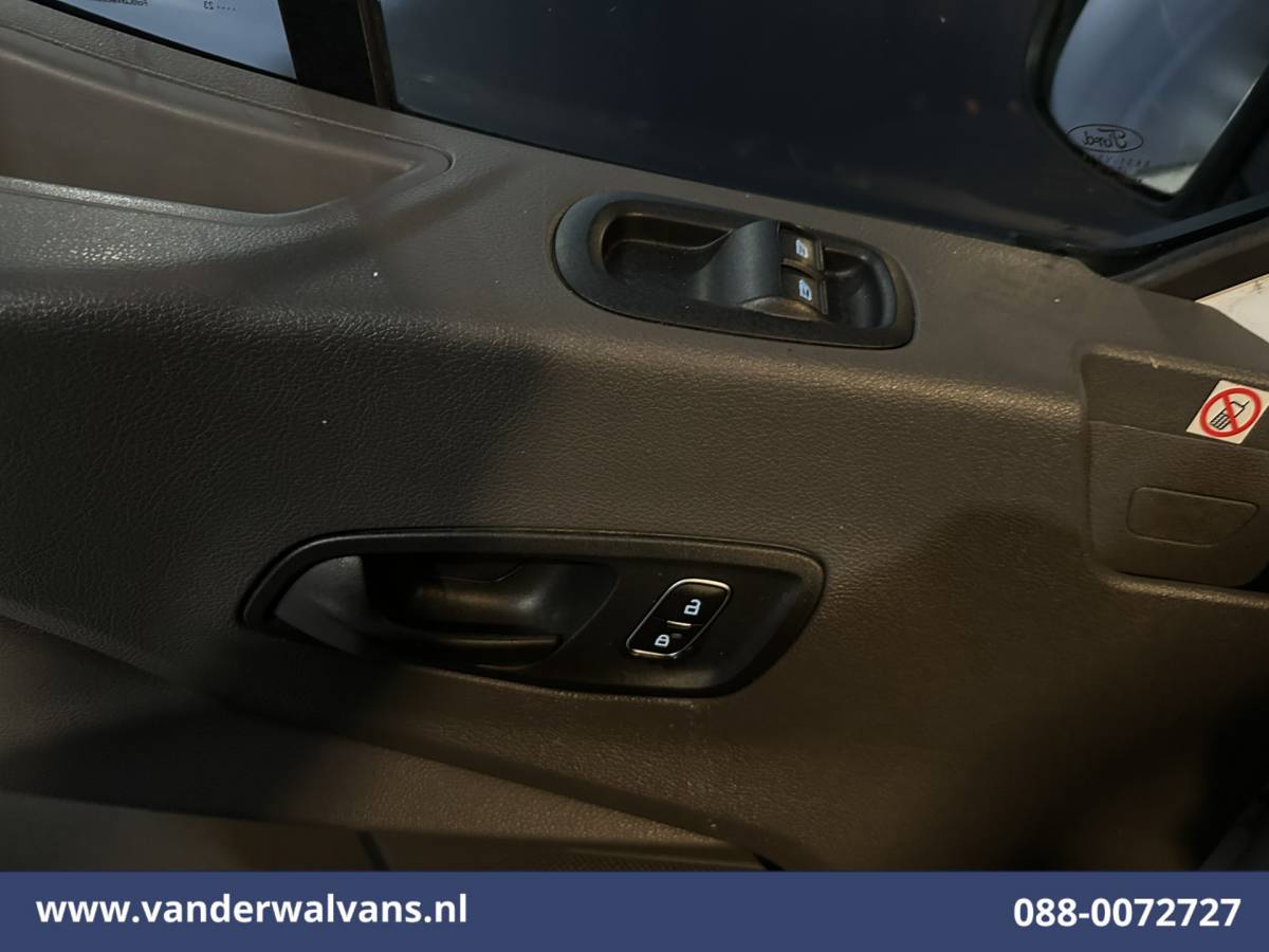 Ford Transit Ford Transit 2.0 TDCI 130pk L3H2 Euro6 Airco | Camera | Navigatie | Cruisecontrol | Stoelverwaming Verwarmde voorruit, Elektrisch verstelbare bestuurdersstoel, Parkeersensoren, Bijrijdersbank