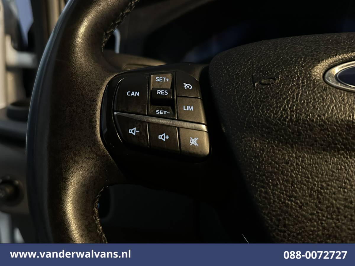 Ford Transit Ford Transit 2.0 TDCI 130pk L3H2 Euro6 Airco | Camera | Navigatie | Cruisecontrol | Stoelverwaming Verwarmde voorruit, Elektrisch verstelbare bestuurdersstoel, Parkeersensoren, Bijrijdersbank