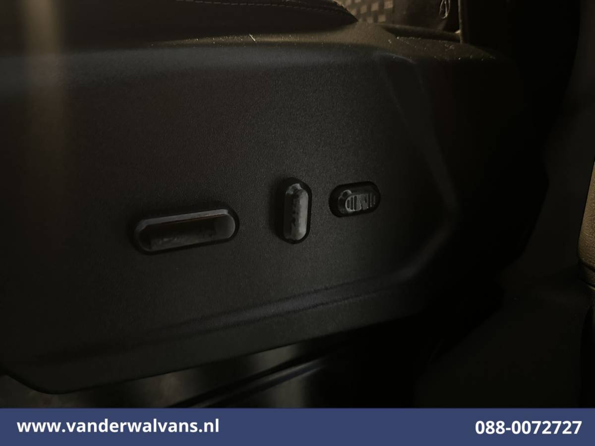 Ford Transit Ford Transit 2.0 TDCI 130pk L3H2 Euro6 Airco | Camera | Navigatie | Cruisecontrol | Stoelverwaming Verwarmde voorruit, Elektrisch verstelbare bestuurdersstoel, Parkeersensoren, Bijrijdersbank