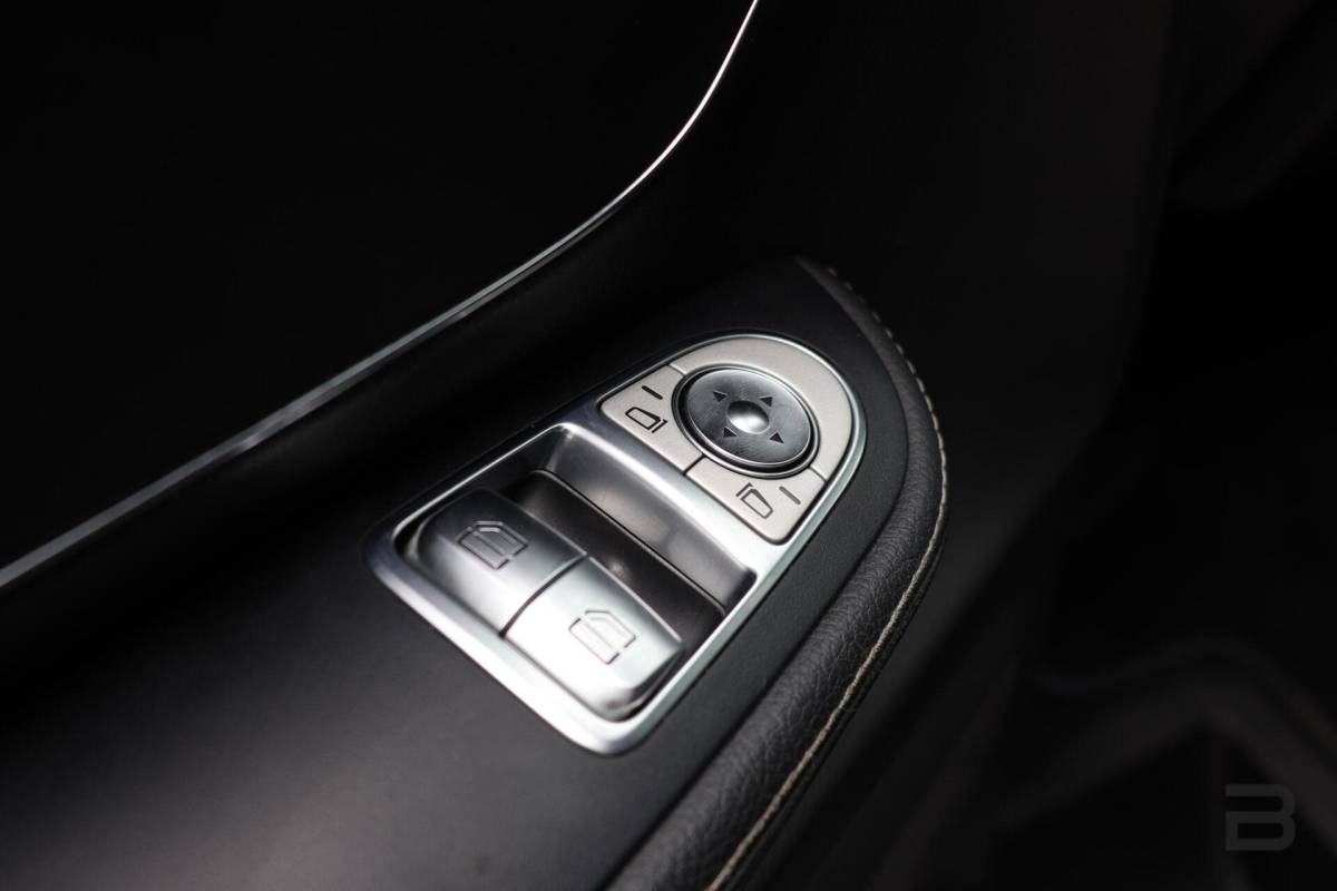 Mercedes-Benz V-Klasse Mercedes V-klasse 250d Lang DC Edition / AMG line / Stoelventilatie / Stoelverwarming / 2x Scuifdeur / Maestro surroundsystem / Origineel NL