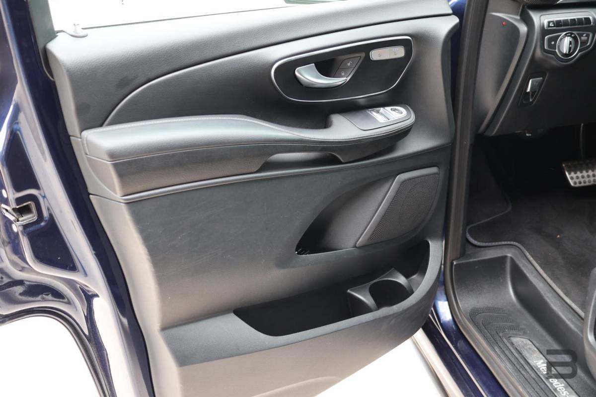 Mercedes-Benz V-Klasse Mercedes V-klasse 250d Lang DC Edition / AMG line / Stoelventilatie / Stoelverwarming / 2x Scuifdeur / Maestro surroundsystem / Origineel NL