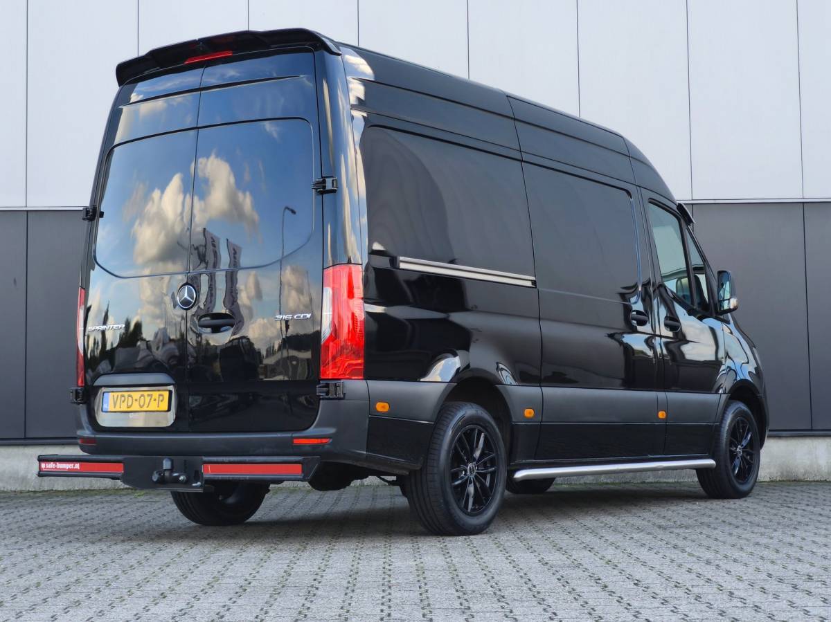 Mercedes-Benz Sprinter Mercedes-Benz Sprinter 316 RWD AUTOMAAT CRUISE CLIMA 2800KG TREKHAAK CAMERA STOELVERWARMING L2H2 BLACK EDITION