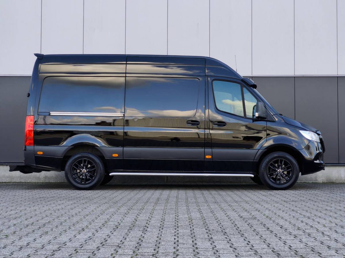 Mercedes-Benz Sprinter Mercedes-Benz Sprinter 316 RWD AUTOMAAT CRUISE CLIMA 2800KG TREKHAAK CAMERA STOELVERWARMING L2H2 BLACK EDITION