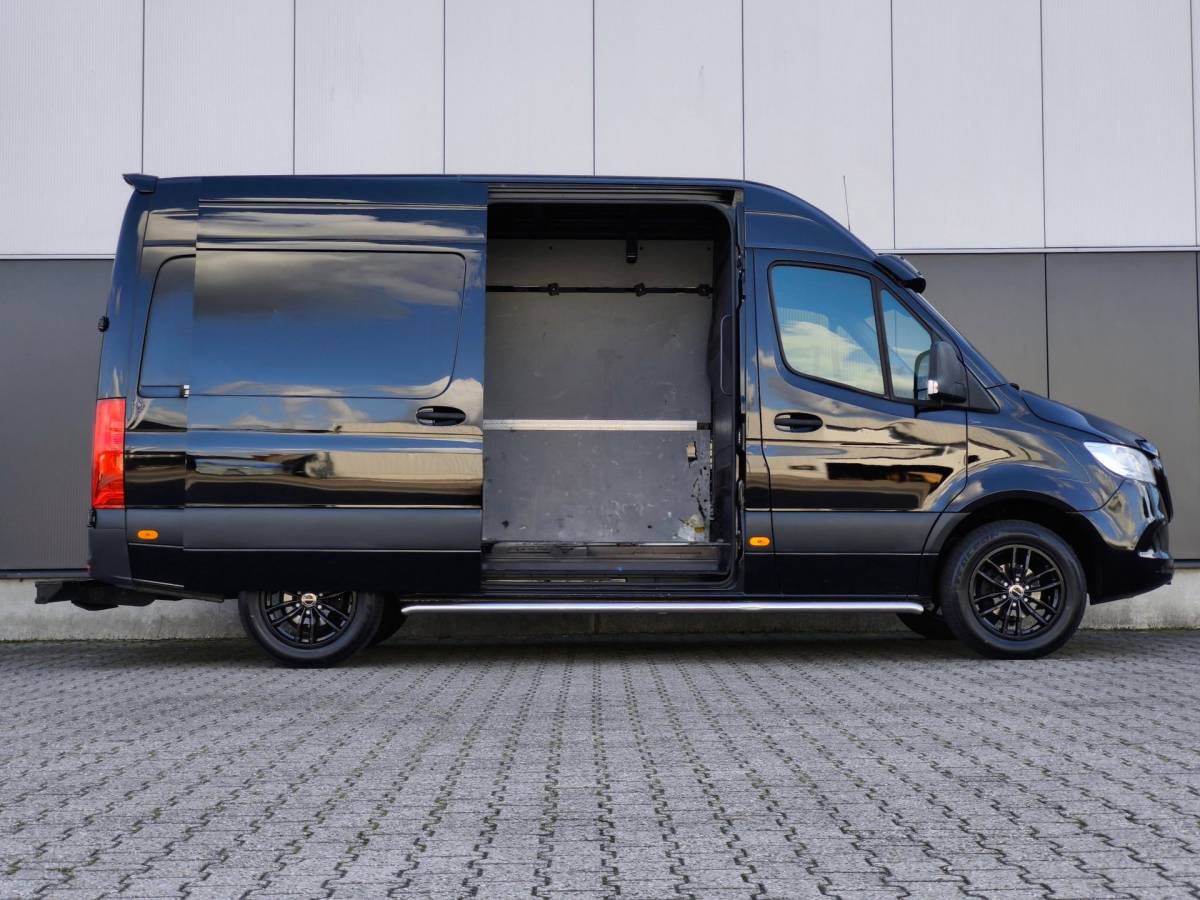 Mercedes-Benz Sprinter Mercedes-Benz Sprinter 316 RWD AUTOMAAT CRUISE CLIMA 2800KG TREKHAAK CAMERA STOELVERWARMING L2H2 BLACK EDITION