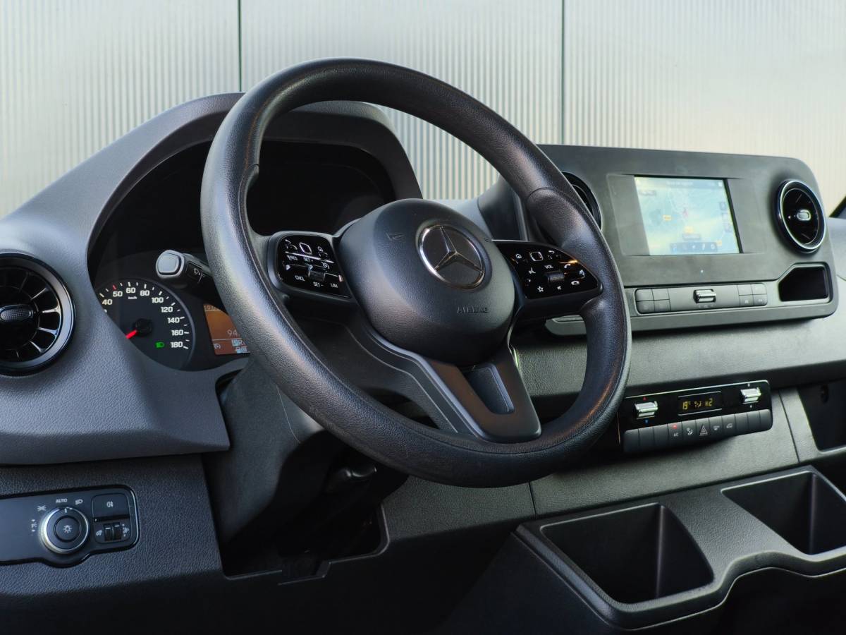 Mercedes-Benz Sprinter Mercedes-Benz Sprinter 316 RWD AUTOMAAT CRUISE CLIMA 2800KG TREKHAAK CAMERA STOELVERWARMING L2H2 BLACK EDITION