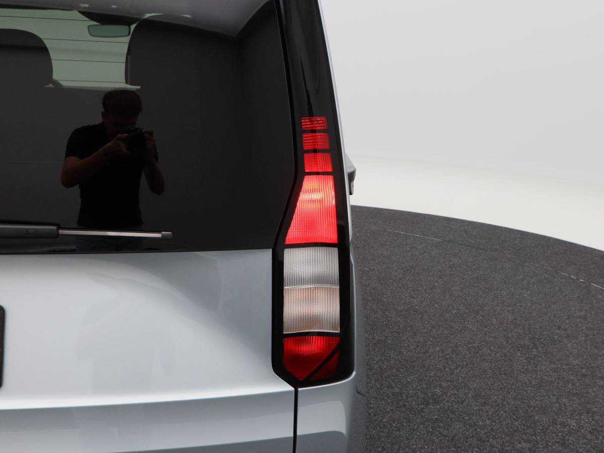 Volkswagen Caddy Volkswagen Caddy Life 1.5 eHybrid EU6 85 kW / 115 PK DSG | Automaat | Navigatie | Velours bekleding | Achteruitrijcamera | PDC voor en achter | Trekhaak | Bagageafdekking | Privacyglass |