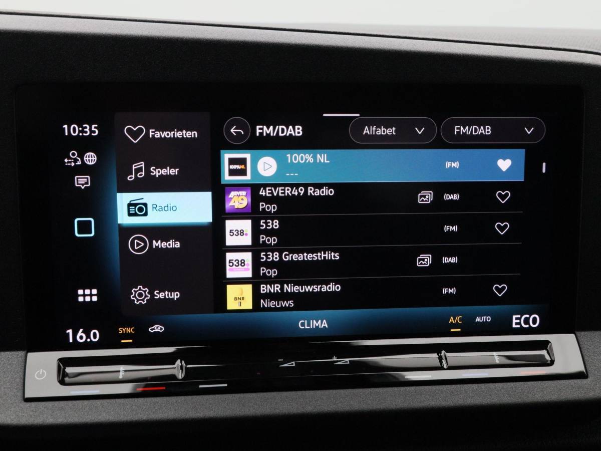Volkswagen Caddy Volkswagen Caddy Life 1.5 eHybrid EU6 85 kW / 115 PK DSG | Automaat | Navigatie | Velours bekleding | Achteruitrijcamera | PDC voor en achter | Trekhaak | Bagageafdekking | Privacyglass |