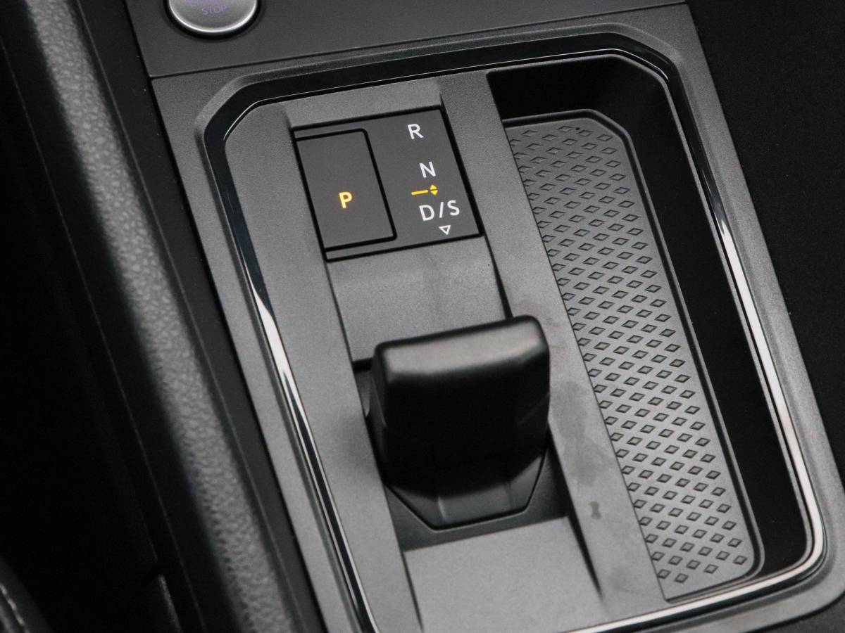 Volkswagen Caddy Volkswagen Caddy Life 1.5 eHybrid EU6 85 kW / 115 PK DSG | Automaat | Navigatie | Velours bekleding | Achteruitrijcamera | PDC voor en achter | Trekhaak | Bagageafdekking | Privacyglass |