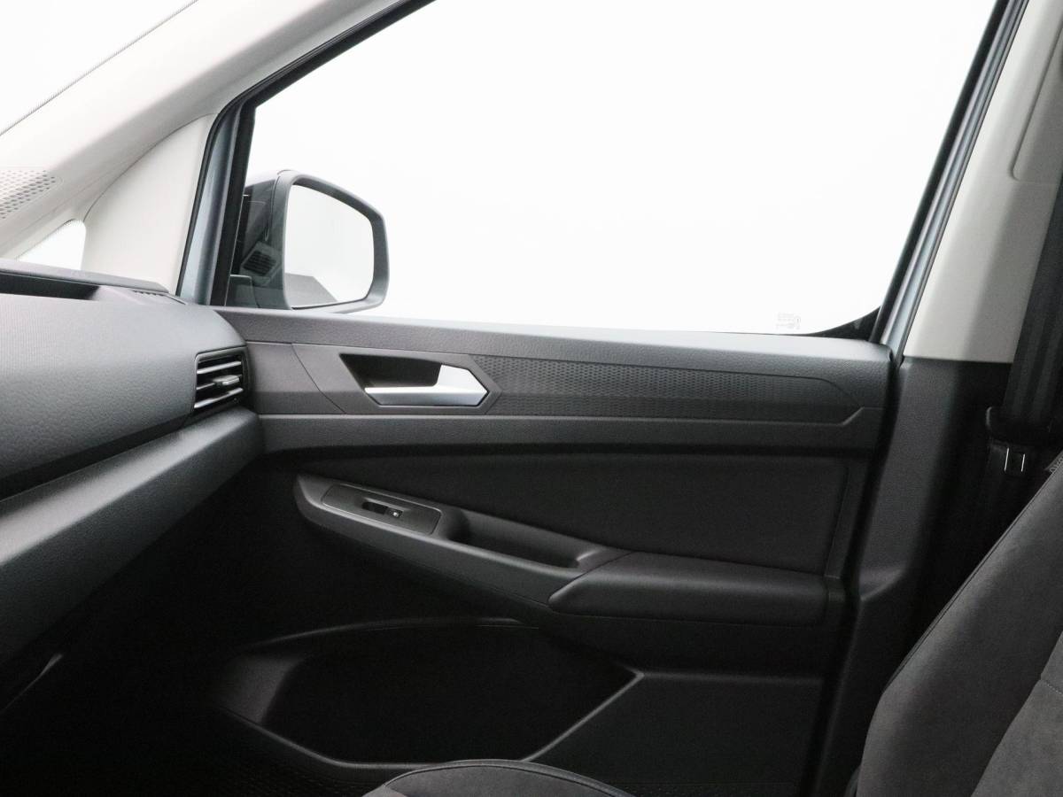 Volkswagen Caddy Volkswagen Caddy Life 1.5 eHybrid EU6 85 kW / 115 PK DSG | Automaat | Navigatie | Velours bekleding | Achteruitrijcamera | PDC voor en achter | Trekhaak | Bagageafdekking | Privacyglass |