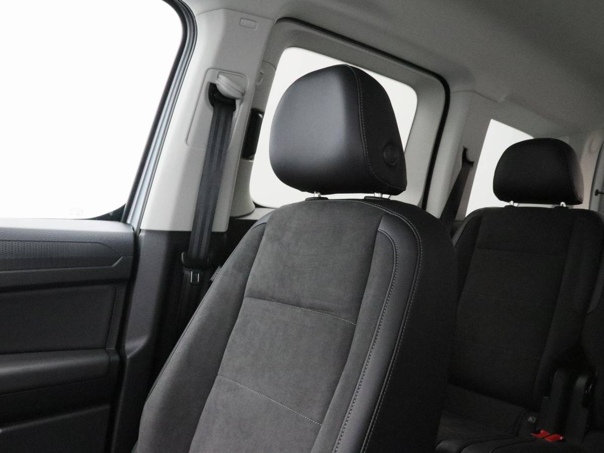 Volkswagen Caddy Volkswagen Caddy Life 1.5 eHybrid EU6 85 kW / 115 PK DSG | Automaat | Navigatie | Velours bekleding | Achteruitrijcamera | PDC voor en achter | Trekhaak | Bagageafdekking | Privacyglass |