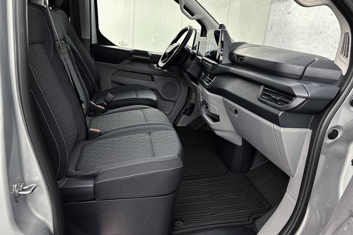 Ford E-Transit Custom Ford E-transit Custom 340 L2 Limited 71 kWh | 360 camera | Driver assist pack plus | Bijrijdersbank