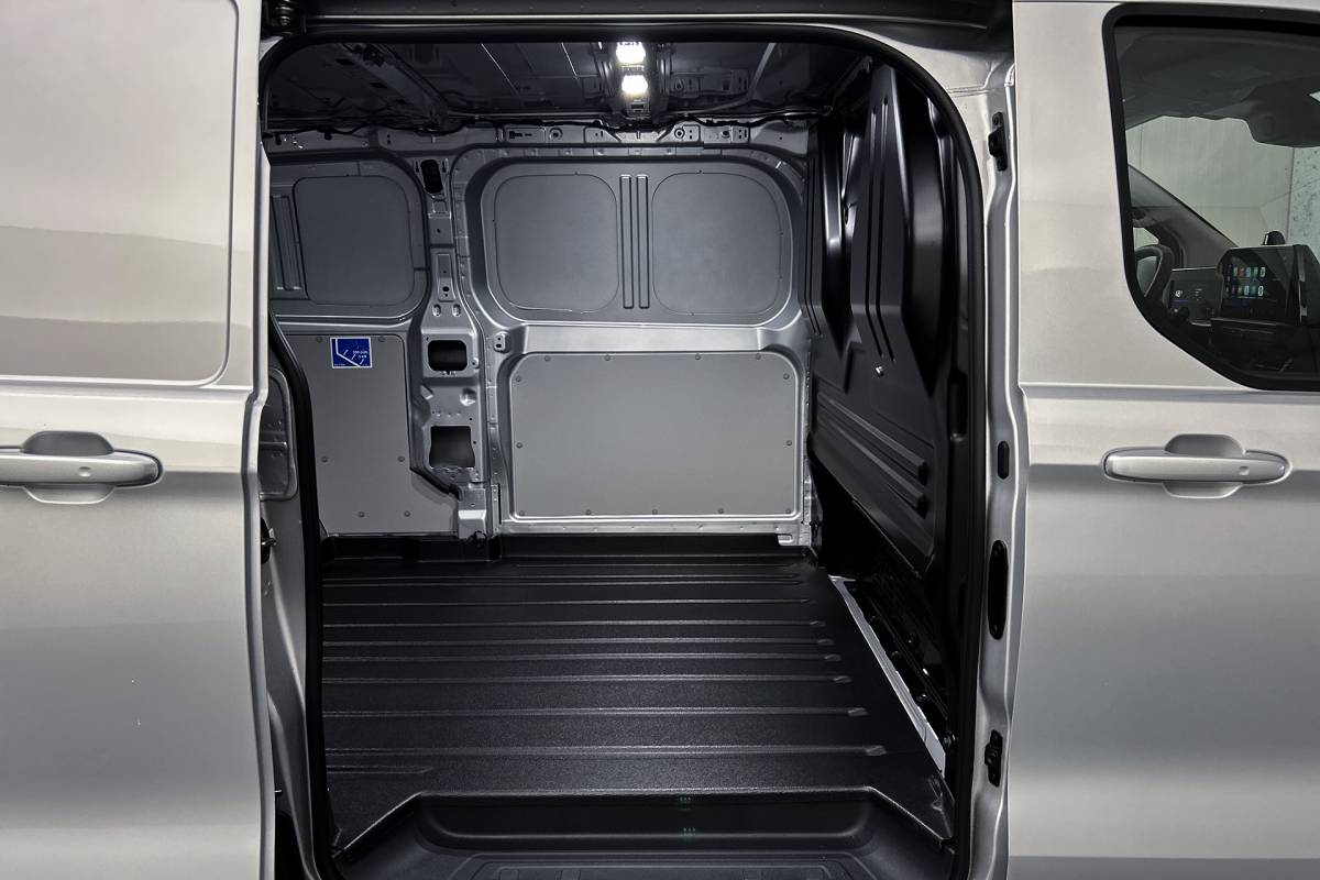Ford E-Transit Custom Ford E-transit Custom 340 L2 Limited 71 kWh | 360 camera | Driver assist pack plus | Bijrijdersbank