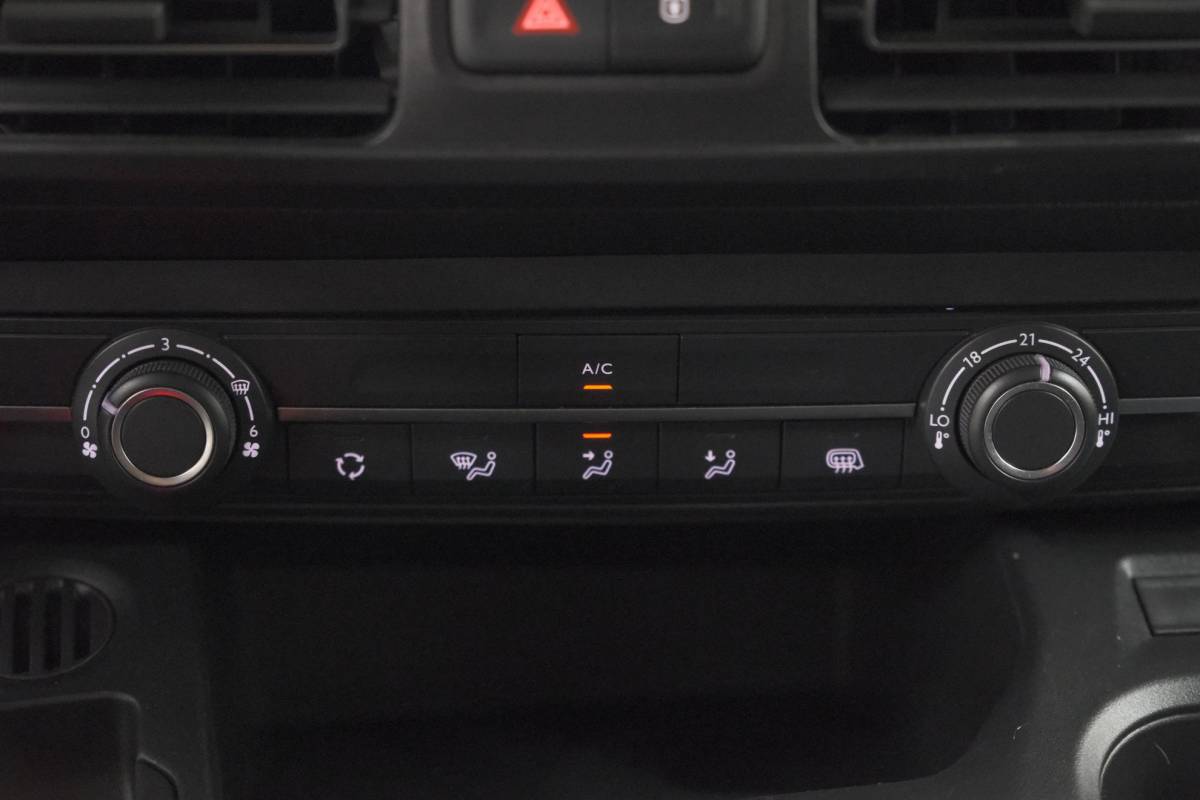 Citroën ë-Berlingo Citroen ë-Berlingo 136 L1 50 kWh | SOH 99,0% | Camera | Vloerplaat Laadruimte | Apple Carplay | Parkeersensoren | 3 fase