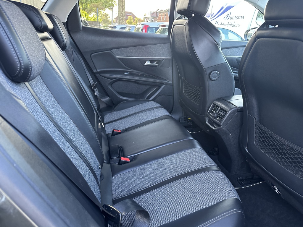Peugeot 3008 Peugeot 3008 1.2 130 PK Allure | Dealer Onderhouden | Achteruitrijcamera |