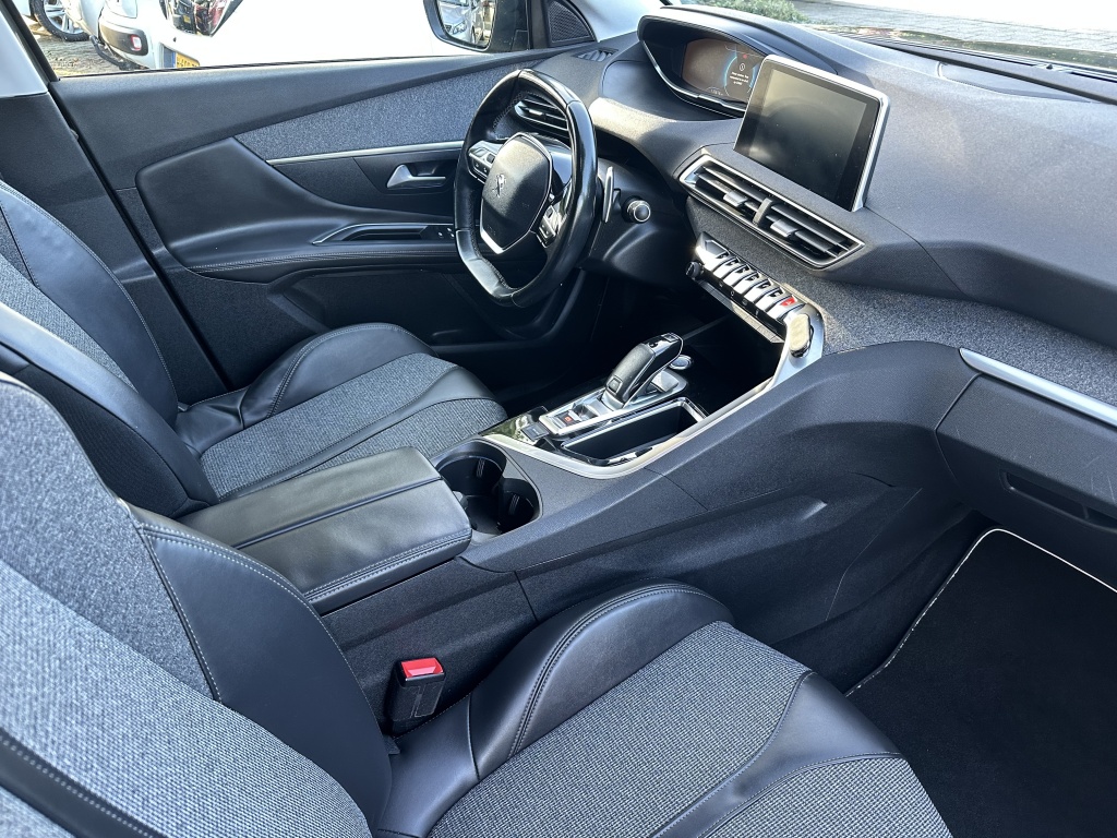 Peugeot 3008 Peugeot 3008 1.2 130 PK Allure | Dealer Onderhouden | Achteruitrijcamera |