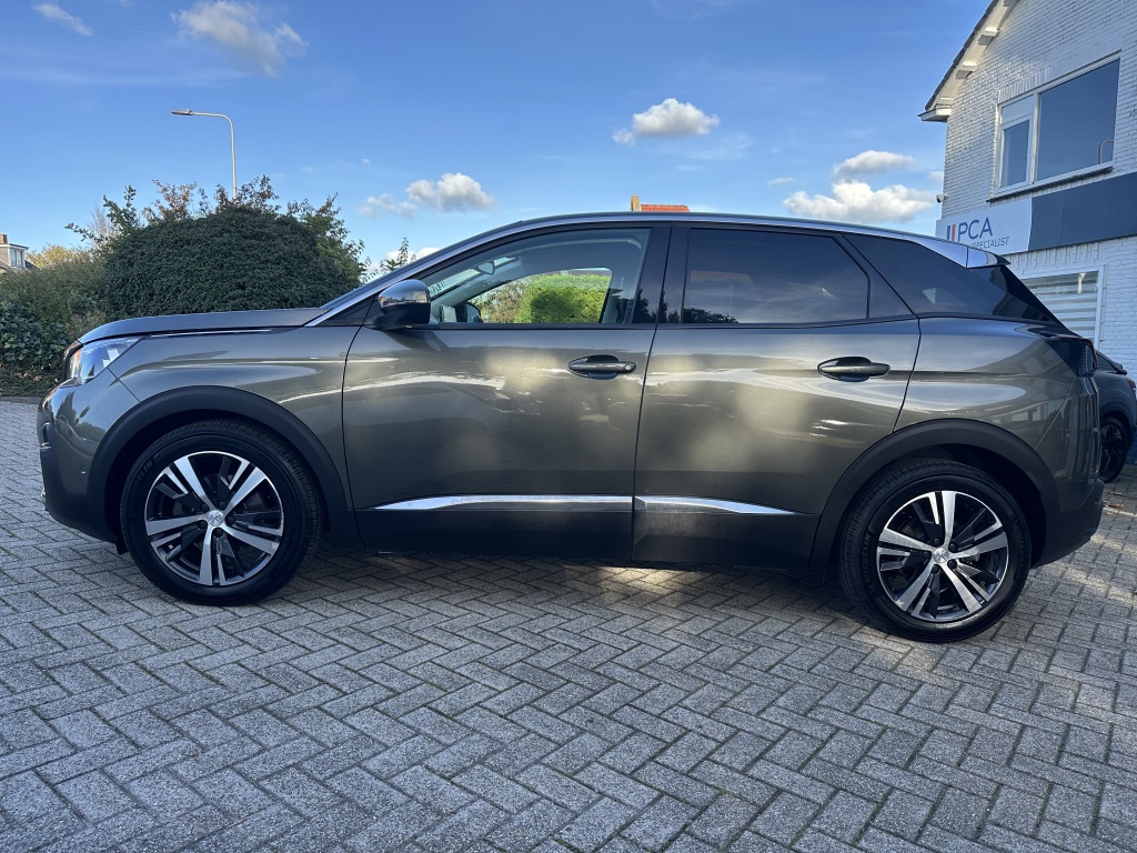 Peugeot 3008 Peugeot 3008 1.2 130 PK Allure | Dealer Onderhouden | Achteruitrijcamera |