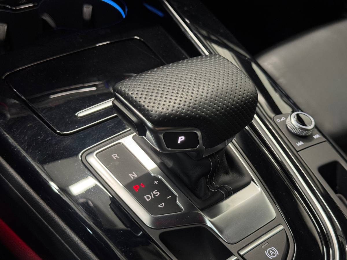 Audi A4 Audi A4 Avant 40 TFSI S edition Competition |Led|Carplay|Stoelverwarming|Clima|Keyless|Leder|