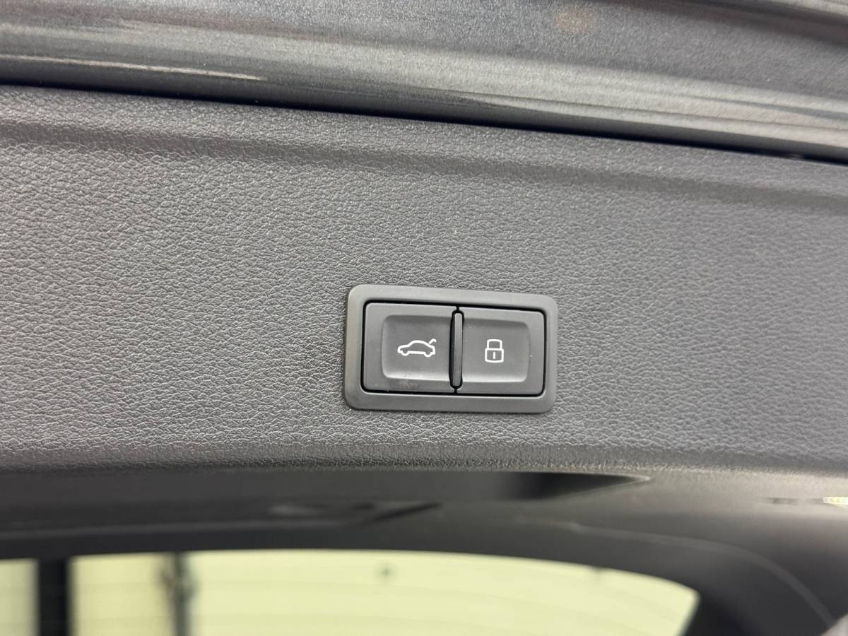 Audi A4 Audi A4 Avant 40 TFSI S edition Competition |Led|Carplay|Stoelverwarming|Clima|Keyless|Leder|