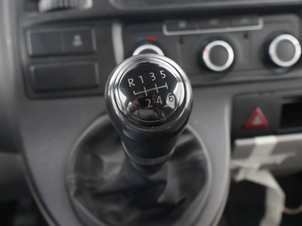 Volkswagen Transporter Volkswagen Transporter 2.0 TDI 140 PK L2H1 5-PERS DUBBEL CABINE + TREKHAAK | CRUISE CONTROL | AIRCO