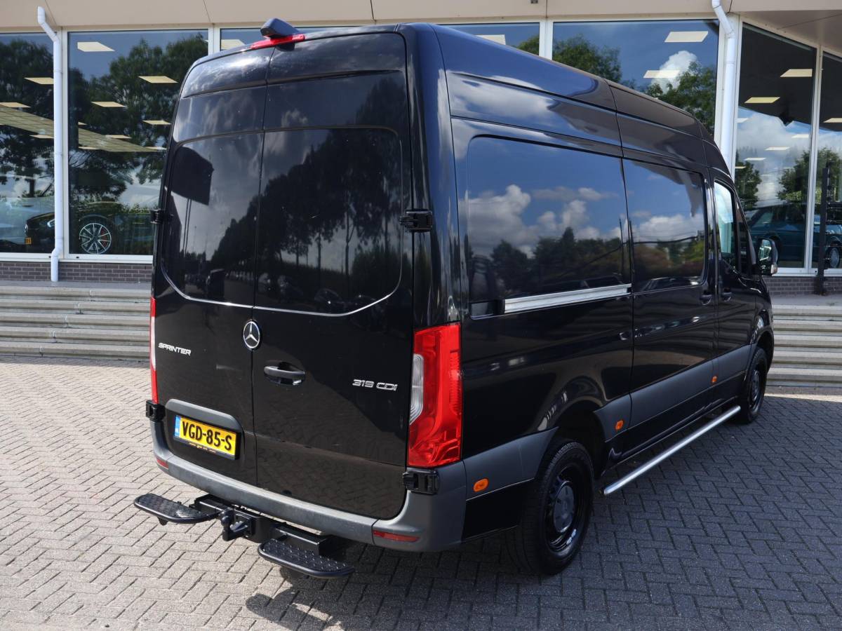 Mercedes-Benz Sprinter Mercedes-Benz Sprinter 319 3.0 CDI V6 190 PK AUT. L2H2 + 2 SCHUIFDEUREN | 3500 KG TREKHAAK | BREEDBEELD MBUX NAVIGATIE