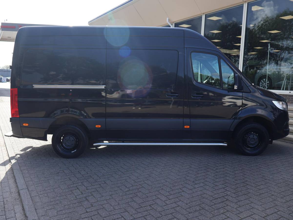 Mercedes-Benz Sprinter Mercedes-Benz Sprinter 319 3.0 CDI V6 190 PK AUT. L2H2 + 2 SCHUIFDEUREN | 3500 KG TREKHAAK | BREEDBEELD MBUX NAVIGATIE