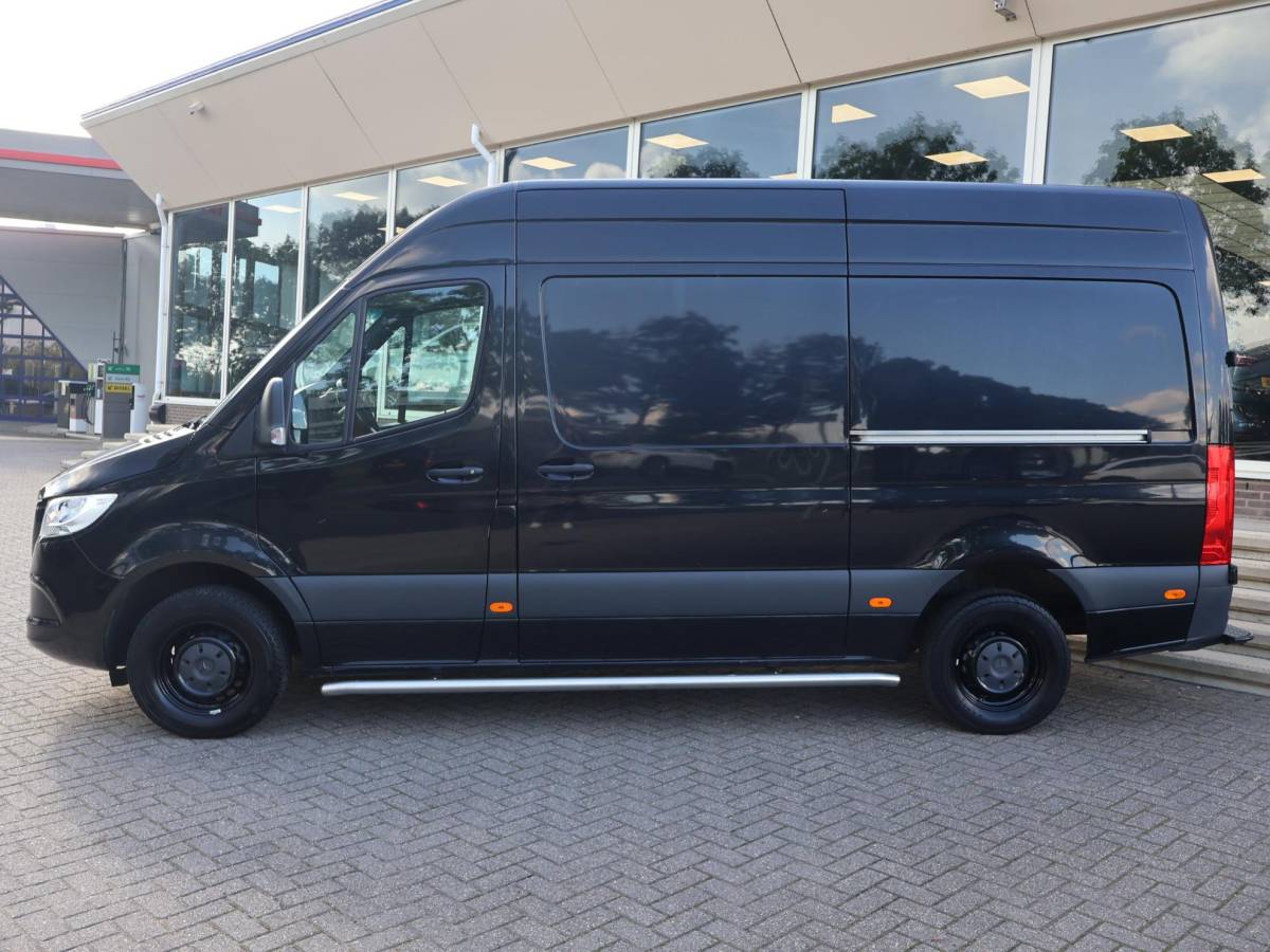 Mercedes-Benz Sprinter Mercedes-Benz Sprinter 319 3.0 CDI V6 190 PK AUT. L2H2 + 2 SCHUIFDEUREN | 3500 KG TREKHAAK | BREEDBEELD MBUX NAVIGATIE