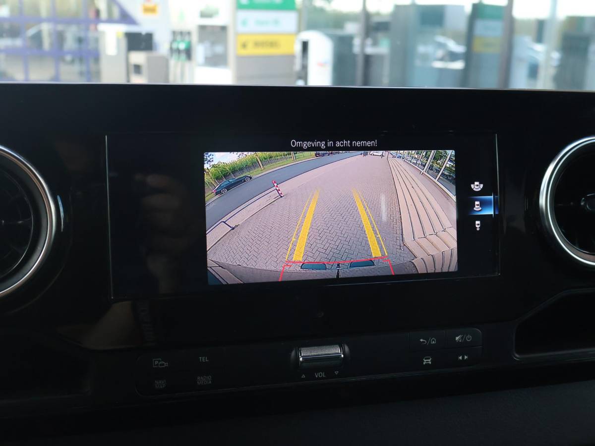 Mercedes-Benz Sprinter Mercedes-Benz Sprinter 319 3.0 CDI V6 190 PK AUT. L2H2 + 2 SCHUIFDEUREN | 3500 KG TREKHAAK | BREEDBEELD MBUX NAVIGATIE