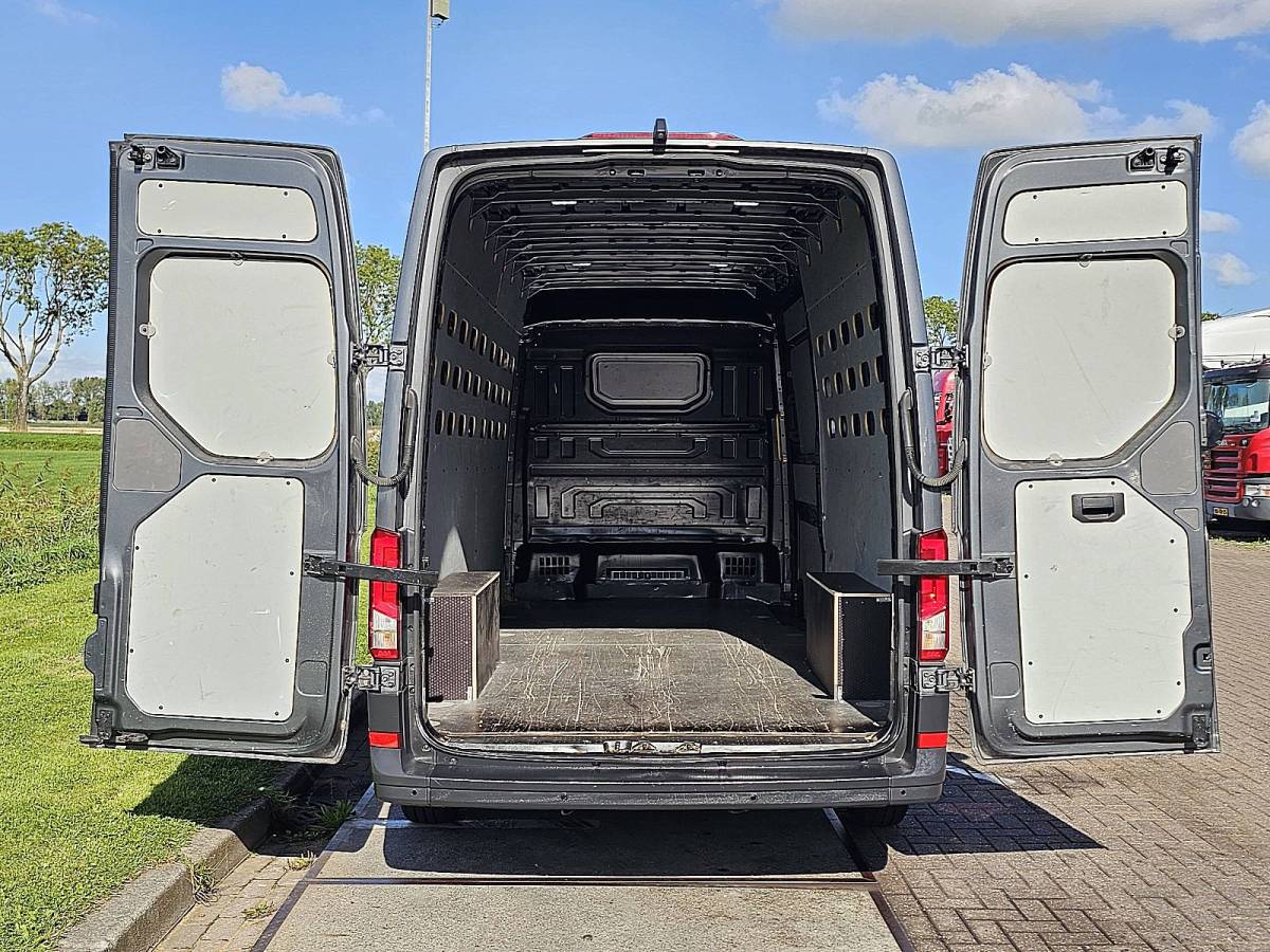 Volkswagen Crafter VOLKSWAGEN CRAFTER 35 2.0 l4h3 automaat navi!