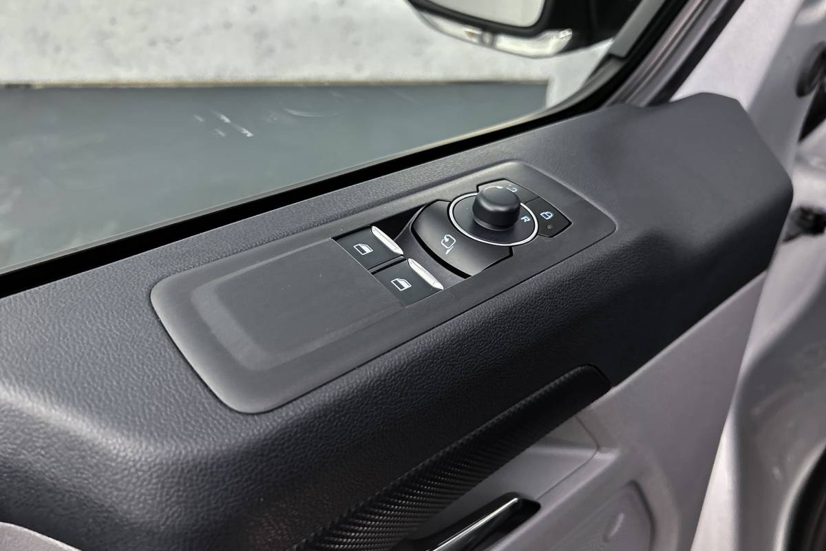 Ford E-Transit Custom Ford E-transit Custom 340 L2 Limited 71 kWh | 360 camera | Driver assist pack plus | Bijrijdersbank