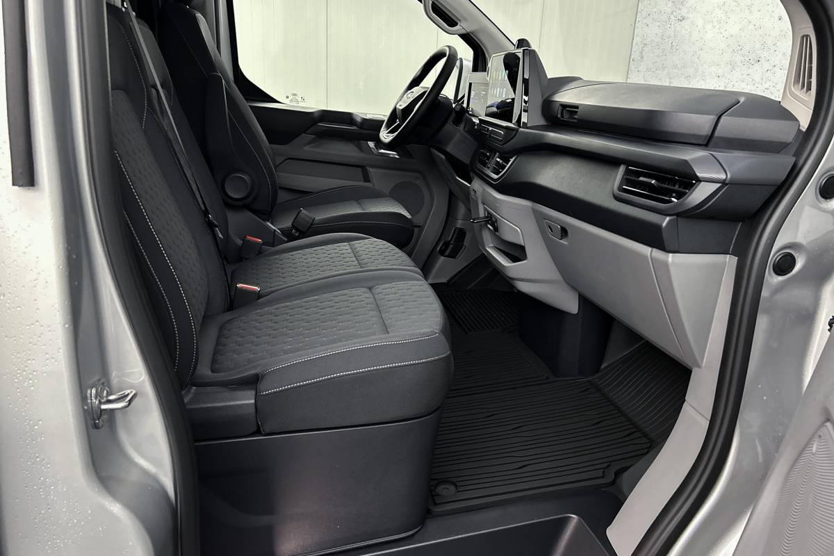Ford E-Transit Custom Ford E-transit Custom 340 L2 Limited 71 kWh | 360 camera | Driver assist pack plus | Bijrijdersbank
