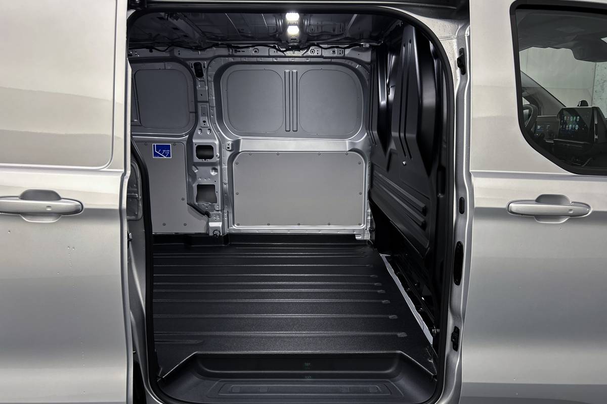 Ford E-Transit Custom Ford E-transit Custom 340 L2 Limited 71 kWh | 360 camera | Driver assist pack plus | Bijrijdersbank
