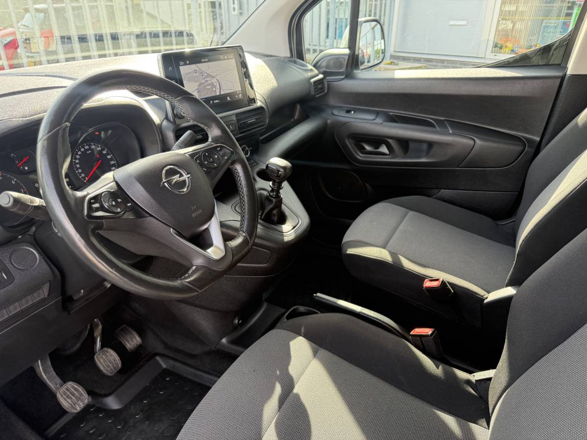 Opel Combo Opel Combo 1.5D L1H1 Edition Navigatie, Camera, Climate contr, LMV, etc..!!