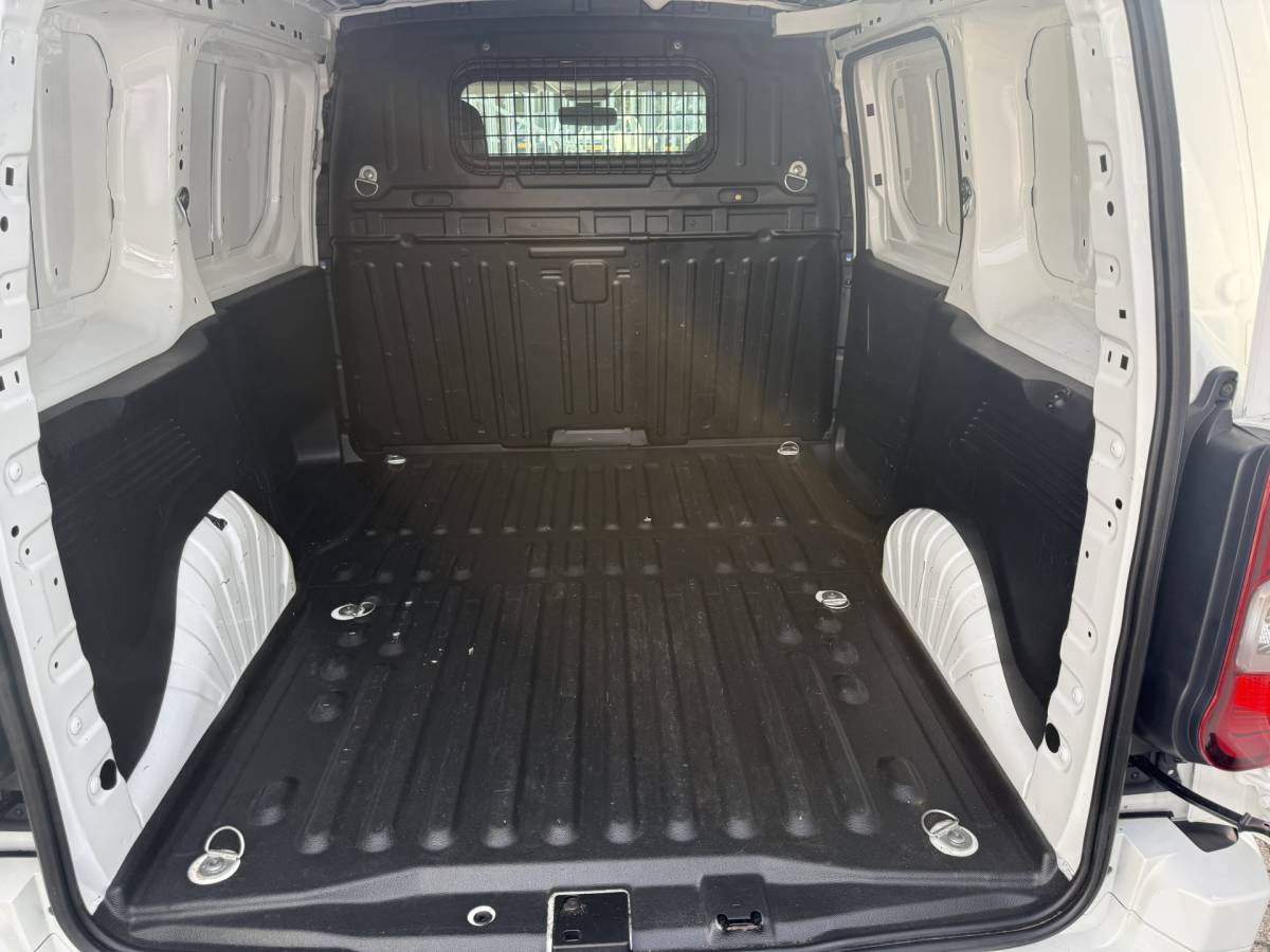 Opel Combo Opel Combo 1.5D L1H1 Edition Navigatie, Camera, Climate contr, LMV, etc..!!