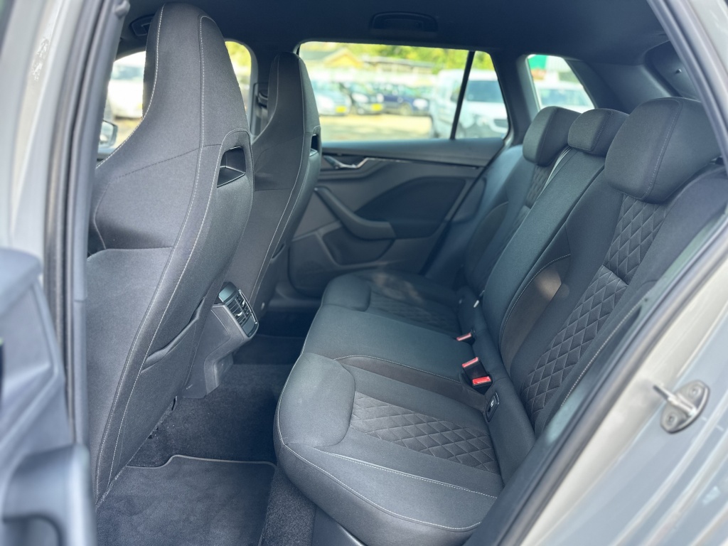 Škoda Kamiq Skoda Kamiq 1.0 TSI Sport  Automaat* 1e Eigenaar*Dealer onderhouden*NAP*Privacy Glass