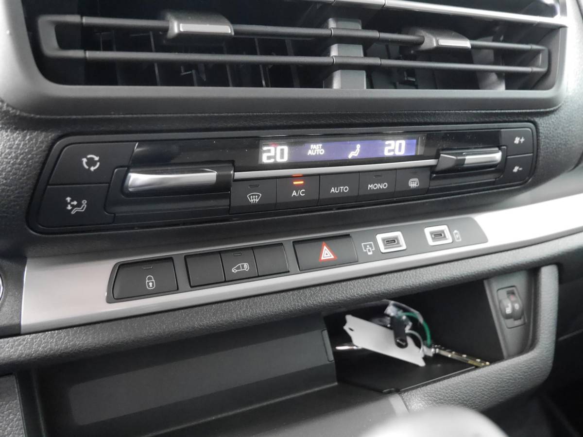 Peugeot Expert Peugeot Expert 2.0 BlueHDi 145 L3 | Nieuwe auto | Full led | Bumpers in kleur | Lichtmetalen velgen | Afneembare trekhaak | Navigatie | Achteruitrijcamera | Adaptive cruisecontrol | Laadruimte pakket | Keyless entry en start | Stoel en stuurverwarming