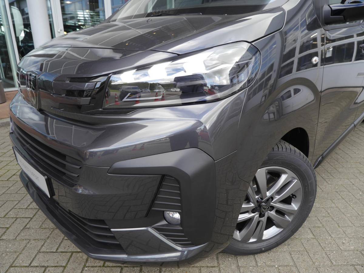 Peugeot Expert Peugeot Expert 2.0 BlueHDi 145 L3 | Nieuwe auto | Full led | Bumpers in kleur | Lichtmetalen velgen | Afneembare trekhaak | Navigatie | Achteruitrijcamera | Adaptive cruisecontrol | Laadruimte pakket | Keyless entry en start | Stoel en stuurverwarming