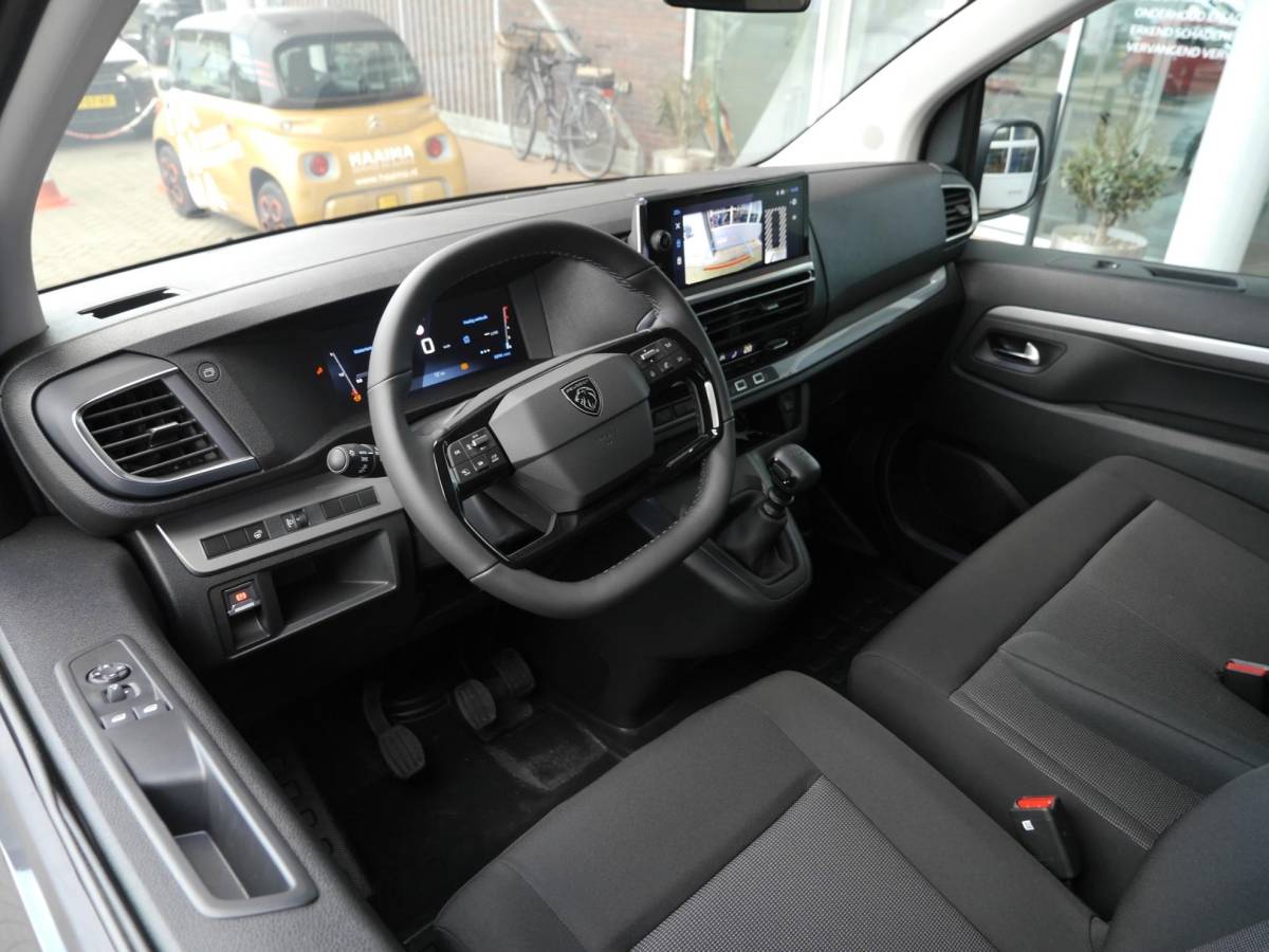 Peugeot Expert Peugeot Expert 2.0 BlueHDi 145 L3 | Nieuwe auto | Full led | Bumpers in kleur | Lichtmetalen velgen | Afneembare trekhaak | Navigatie | Achteruitrijcamera | Adaptive cruisecontrol | Laadruimte pakket | Keyless entry en start | Stoel en stuurverwarming