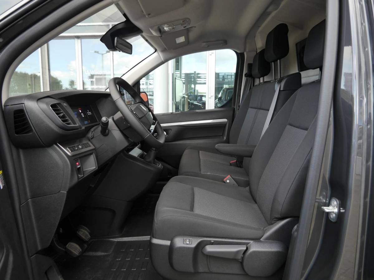 Peugeot Expert Peugeot Expert 2.0 BlueHDi 145 L3 | Nieuwe auto | Full led | Bumpers in kleur | Lichtmetalen velgen | Afneembare trekhaak | Navigatie | Achteruitrijcamera | Adaptive cruisecontrol | Laadruimte pakket | Keyless entry en start | Stoel en stuurverwarming