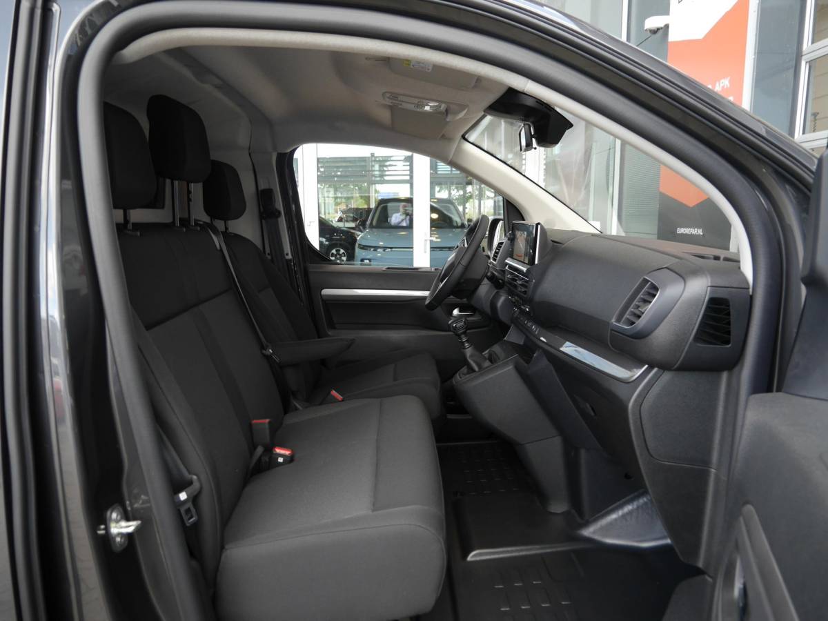 Peugeot Expert Peugeot Expert 2.0 BlueHDi 145 L3 | Nieuwe auto | Full led | Bumpers in kleur | Lichtmetalen velgen | Afneembare trekhaak | Navigatie | Achteruitrijcamera | Adaptive cruisecontrol | Laadruimte pakket | Keyless entry en start | Stoel en stuurverwarming