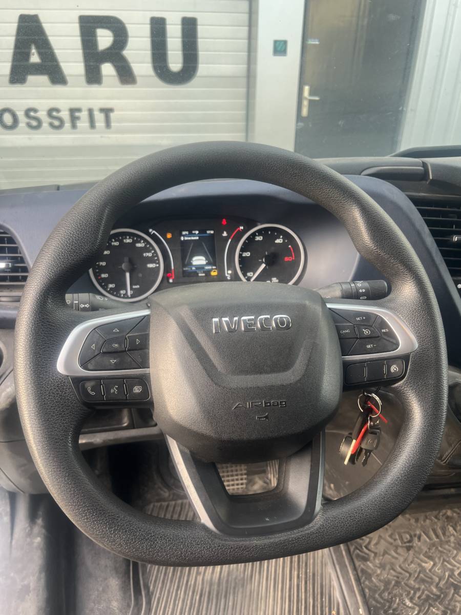 Iveco Daily Iveco Daily 35S16 2.3 | AUTOMAAT | BAKWAGEN / MEUBELBAK | LAADKLEP | TREKHAAK | CAMERA | NAVI | CRUISE CONTROL | AIRCO | DAB | BLUETOOTH