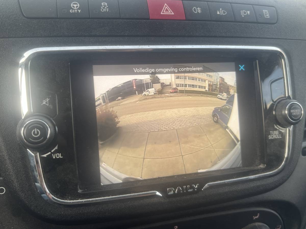 Iveco Daily Iveco Daily 35S16 2.3 | AUTOMAAT | BAKWAGEN / MEUBELBAK | LAADKLEP | TREKHAAK | CAMERA | NAVI | CRUISE CONTROL | AIRCO | DAB | BLUETOOTH